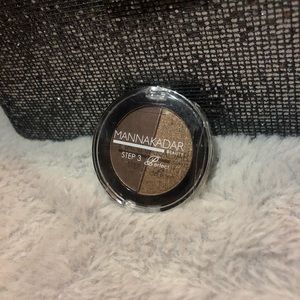 MANNAKADAR Long-wear eyeshadow